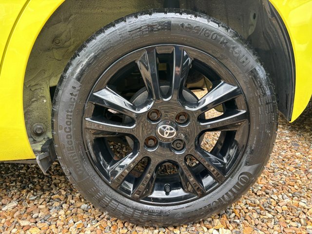 Toyota Aygo Vvt-i X-cite 3 Yellow Yellow #4
