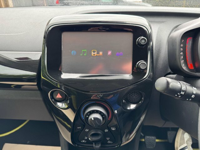 Toyota Aygo Hatchback White #23