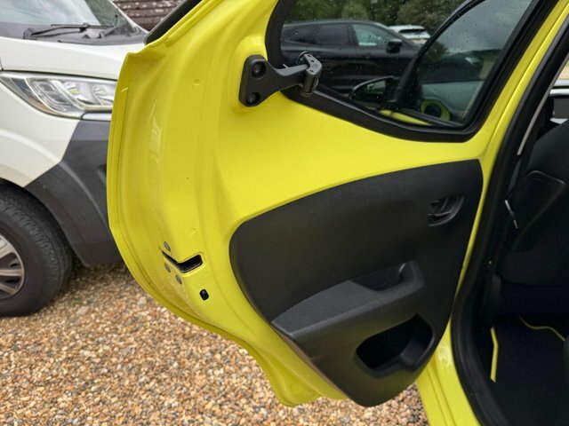 Toyota Aygo Hatchback White #33