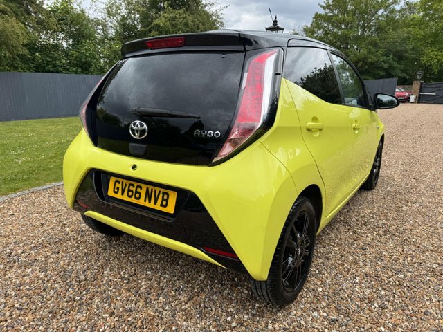 Toyota Aygo Hatchback White #8