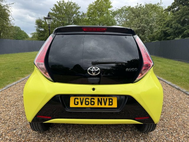 Toyota Aygo Hatchback White #15