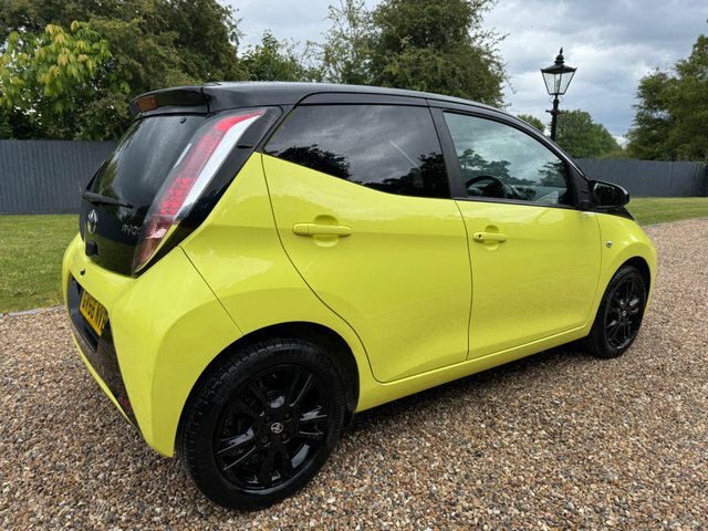 Toyota Aygo Hatchback White #9