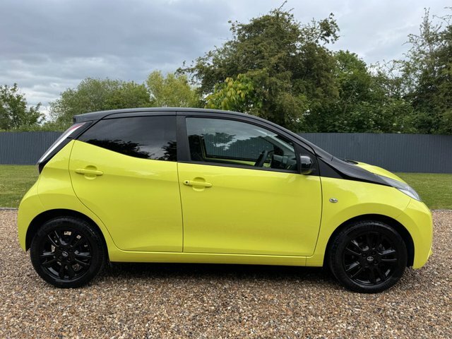 Toyota Aygo Hatchback White #10