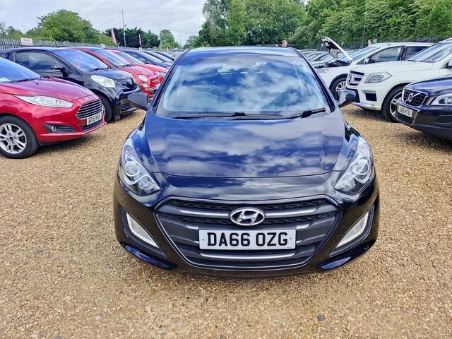 Hyundai I30 1.6 Crdi Blue Drive Se Euro 6 S S Black #2