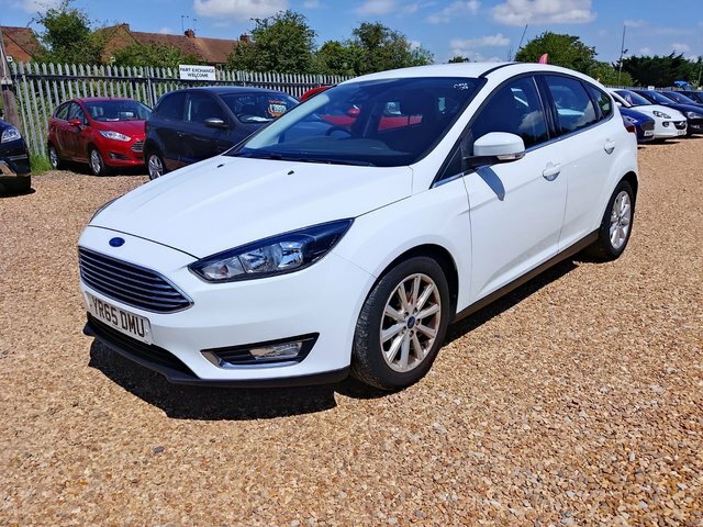 Ford Focus 1.0T Ecoboost Titanium Euro 6 S S White #2