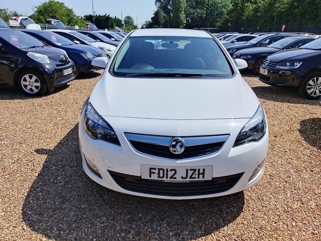 Vauxhall Astra 1.7 Cdti Ecoflex 99G Exclusiv Euro 5 S S FD12JZH White #2