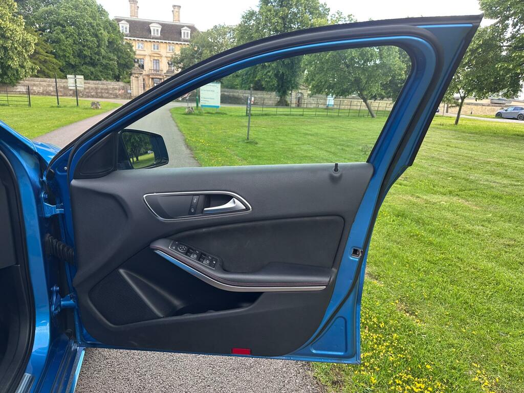 Mercedes-Benz A Class A200 Blueefficiency Sport Cdi Black #35