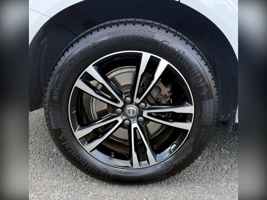 Volvo XC60 2L Edition White #42