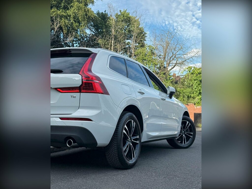 Volvo XC60 2L Edition White #37