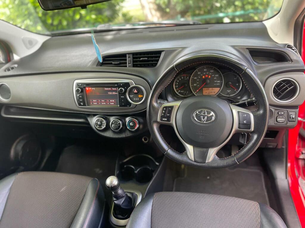 Toyota Yaris Hatchback Black #10