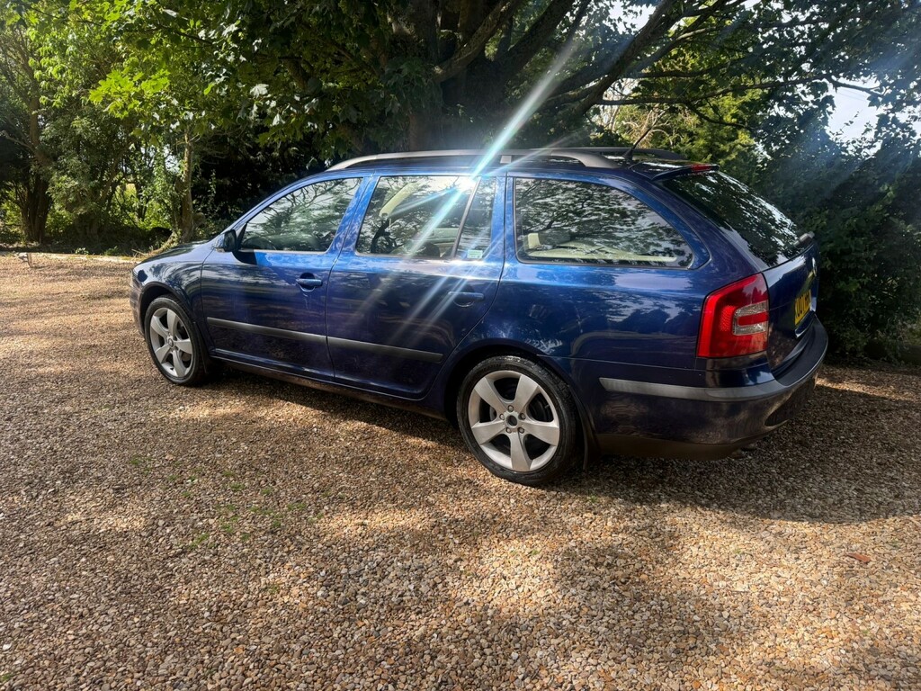 Skoda Octavia 2.0 Tdi Elegance Blue #5