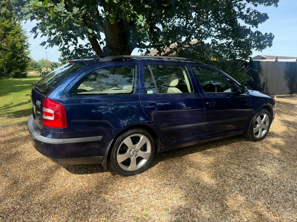 Skoda Octavia 2.0 Tdi Elegance Blue #2