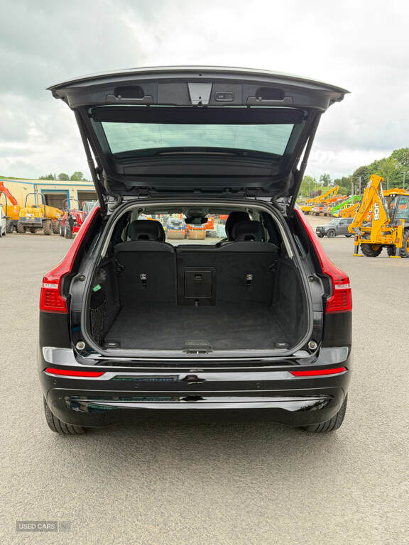 Volvo XC60 2.0 B4d Momentum Awd Geartronic YP22WCJ Black #2
