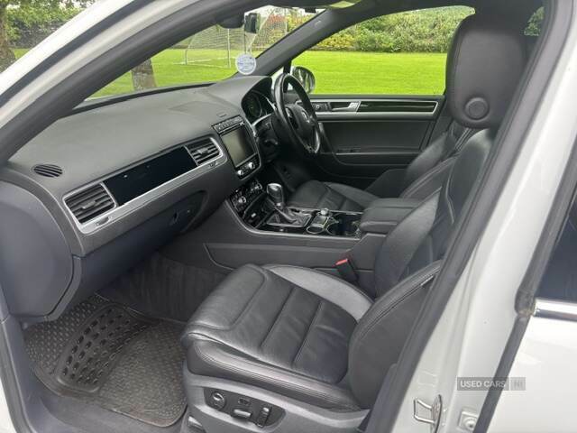 Volkswagen Touareg  Grey #8