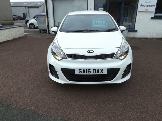Kia RIO 1.25 Sr7 Hatchback White #3