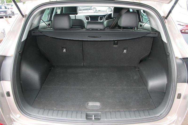Hyundai Tucson 1.7 Crdi Blue Drive Premium Suv White #6