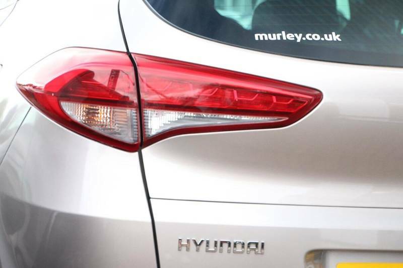 Hyundai Tucson 1.7 Crdi Blue Drive Premium Suv White #5