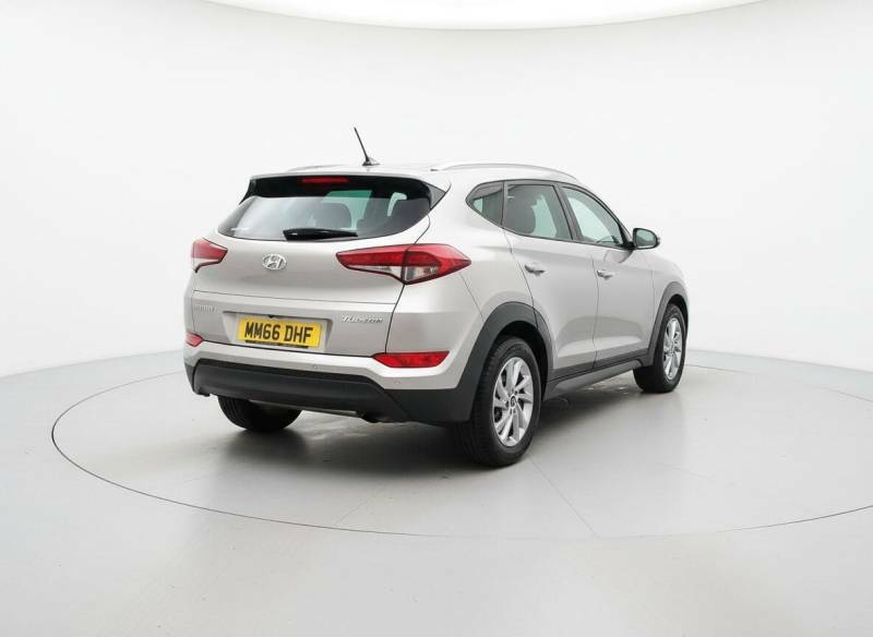 Hyundai Tucson 1.7 Crdi Blue Drive Premium Suv White #2