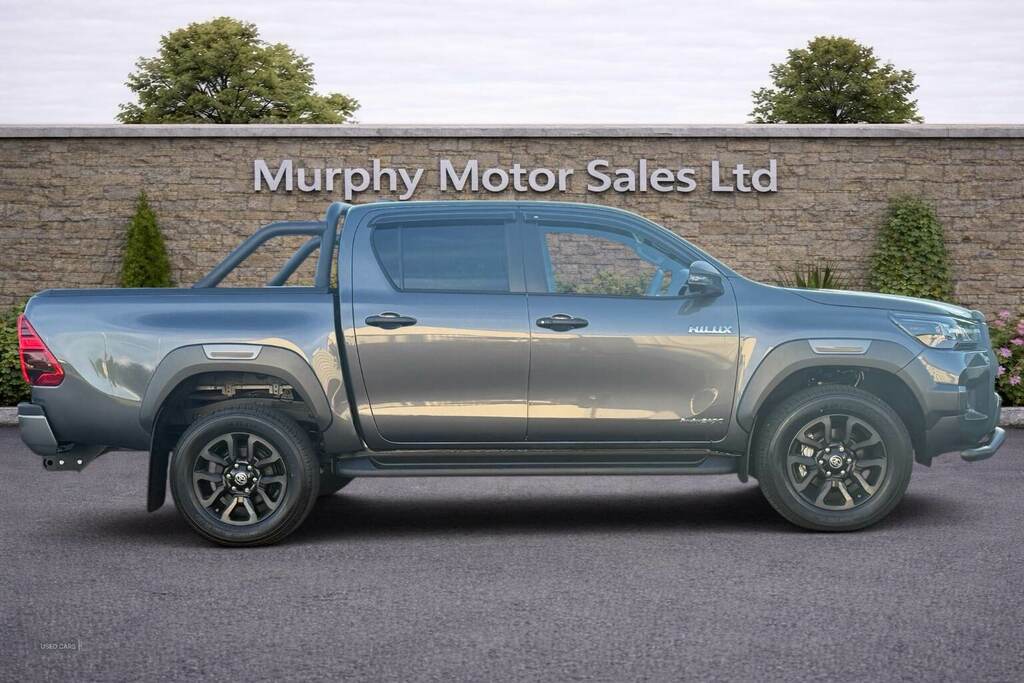 Toyota HILUX Invincible X D Cab Pick Up 2.8 D 48V  #2