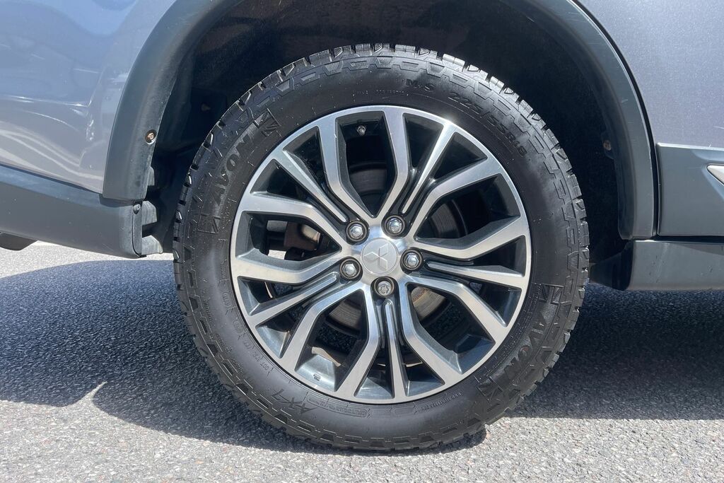 Mitsubishi Outlander 2.2 Di-d 4 Grey #5