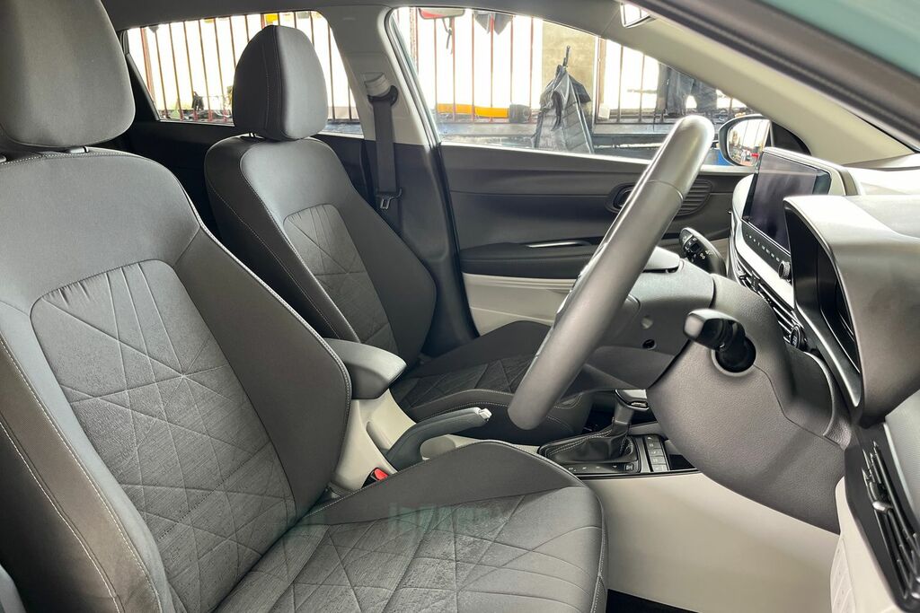 Hyundai Bayon Se Connect Red #30