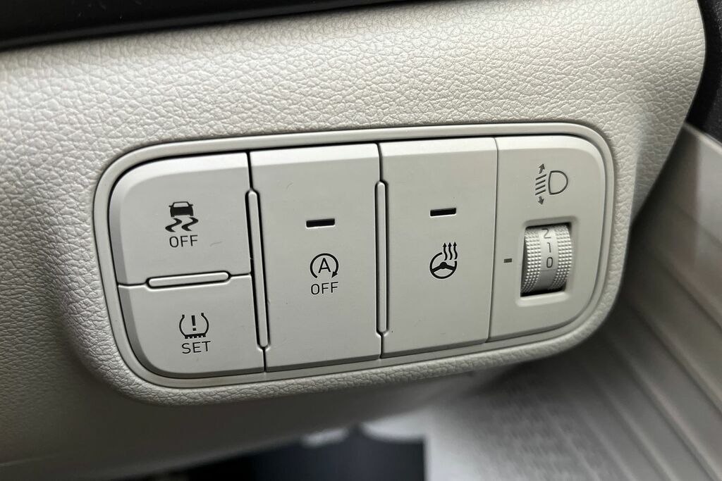 Hyundai Bayon Se Connect Red #27