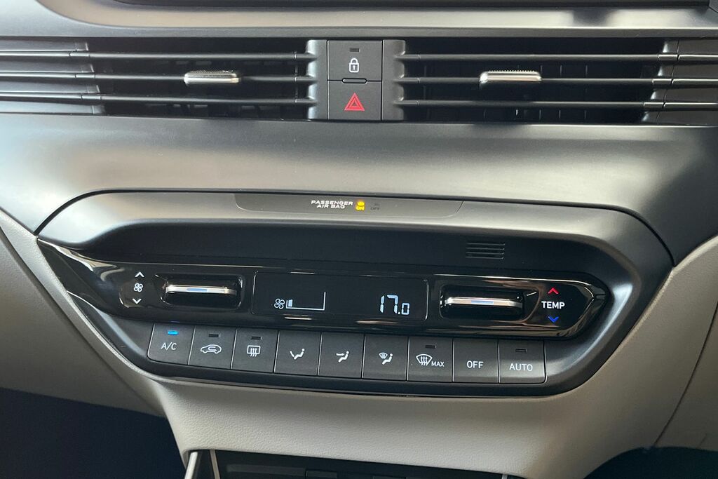 Hyundai Bayon Se Connect Red #14