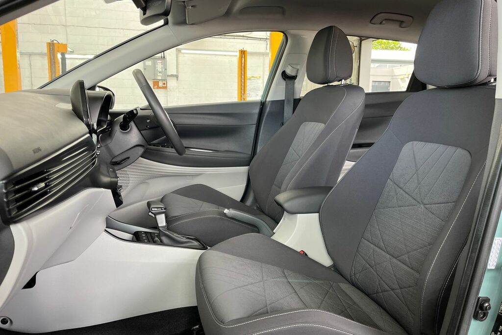 Hyundai Bayon Se Connect Red #32