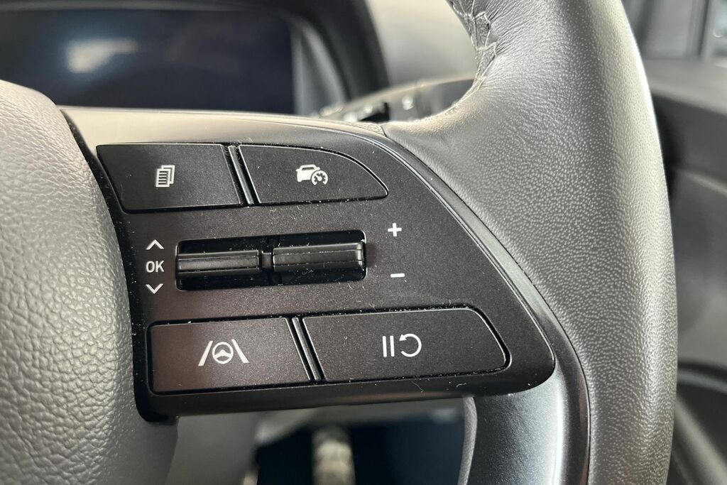 Hyundai Bayon Se Connect Red #24
