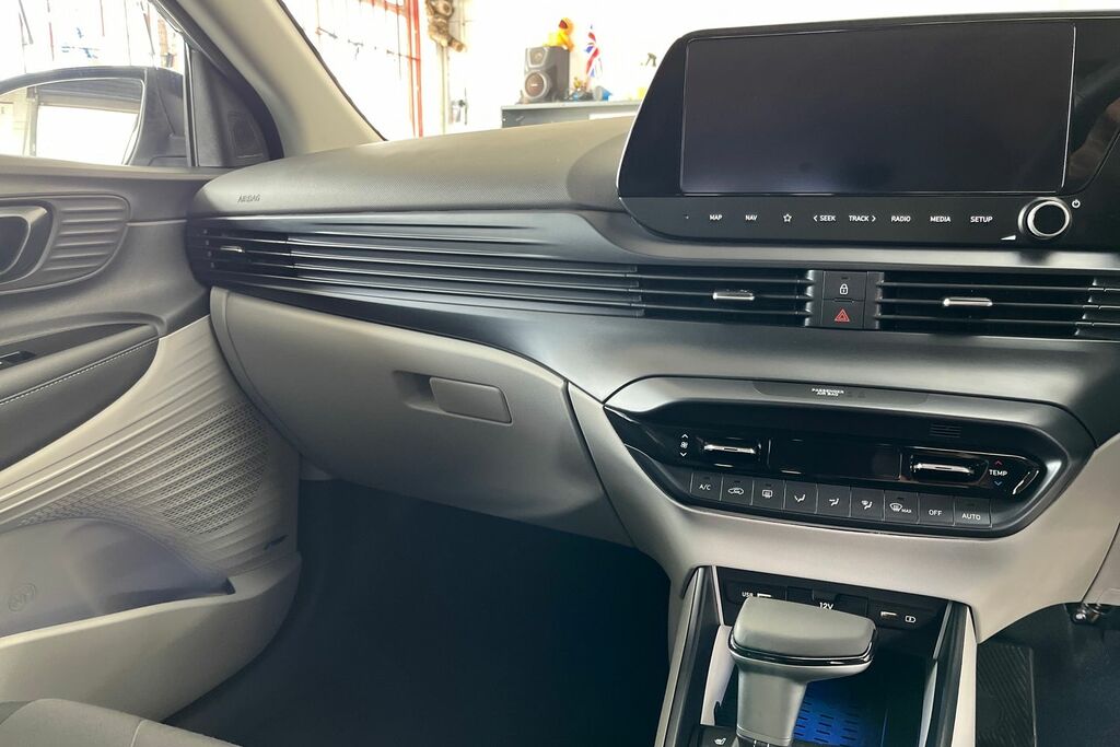 Hyundai Bayon Se Connect Red #10
