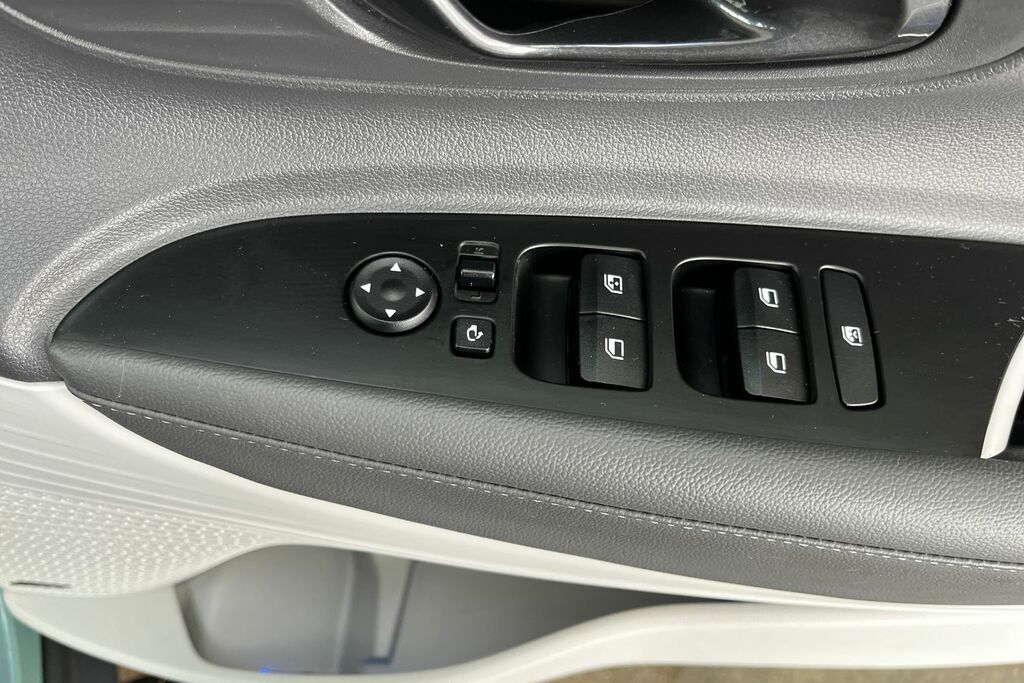 Hyundai Bayon Se Connect Red #17