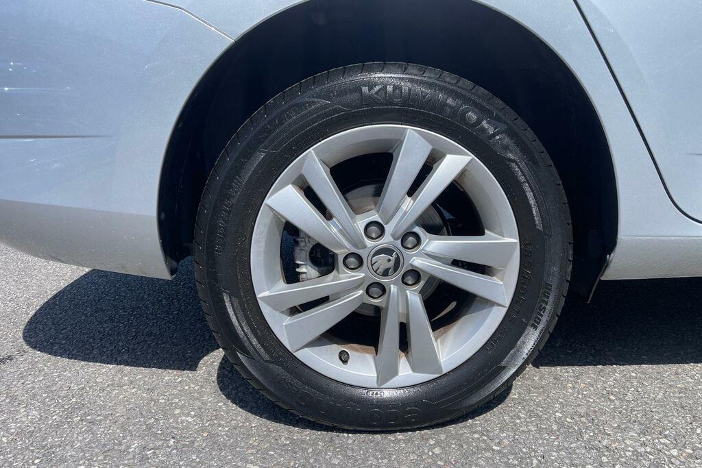 Skoda Fabia 1.0 Tsi Se Dsg Silver #5