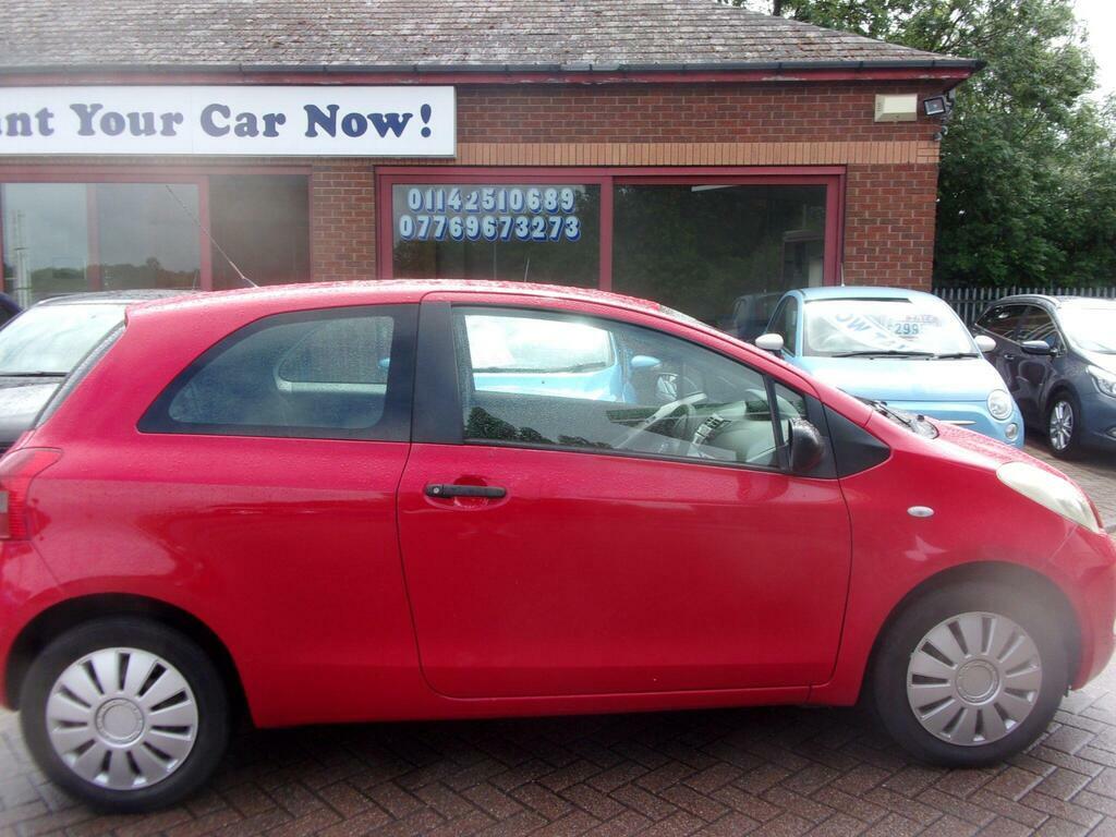 Toyota Yaris 1.0 Vvt-i T2 Red