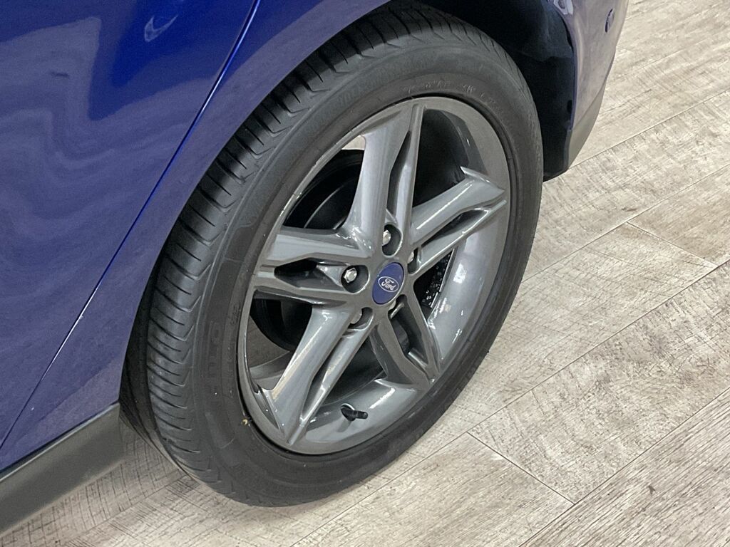 Ford Focus 1.0T Ecoboost Titanium Hatchback Blue #6