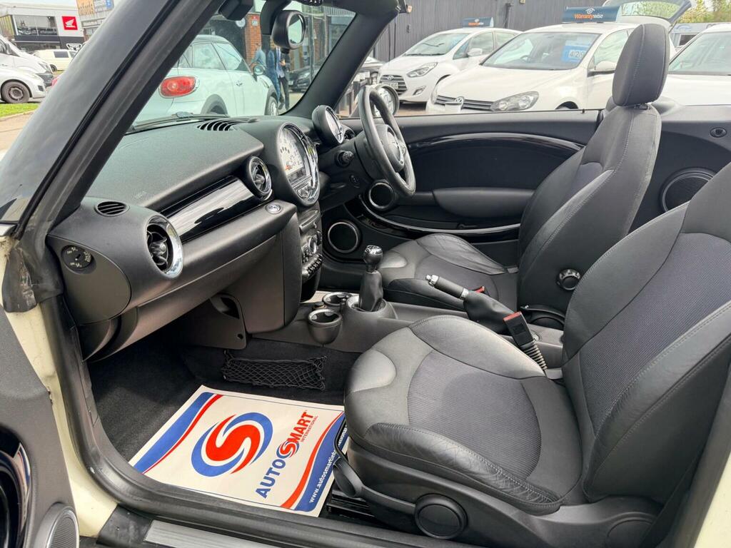 Mini Convertible One White #31