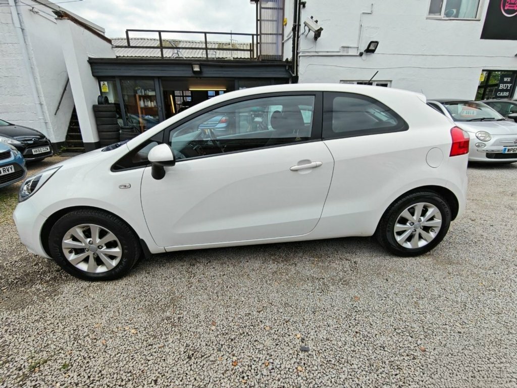 Kia RIO 1.3L Vr7 White #4
