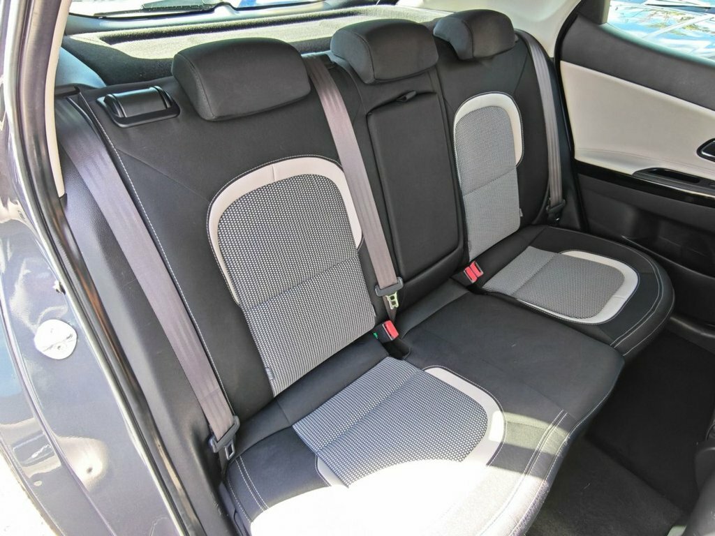 Kia Ceed 1.6 3 133 Bhp Red #25
