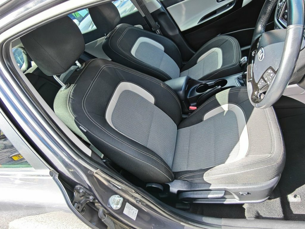 Kia Ceed 1.6 3 133 Bhp Red #21