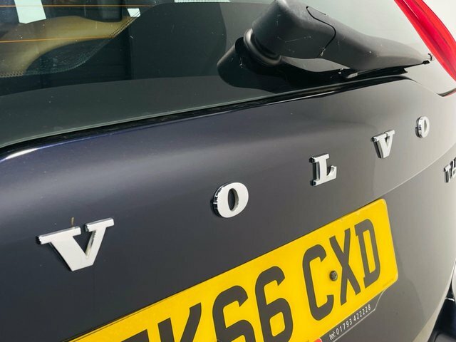 Volvo XC90 2.0L D5 Powerpulse Momentum Awd 231 Bhp Black #41