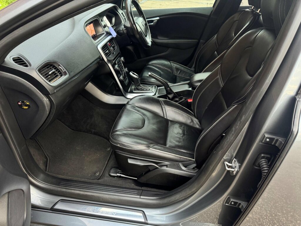 Volvo V40 Hatchback Black #43