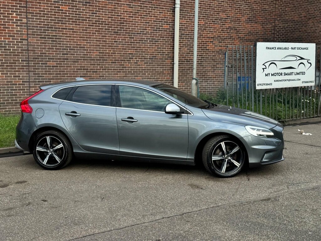 Volvo V40 Hatchback Black #13