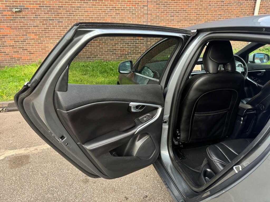 Volvo V40 Hatchback Black #34