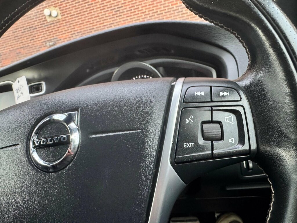 Volvo V40 Hatchback Black #30