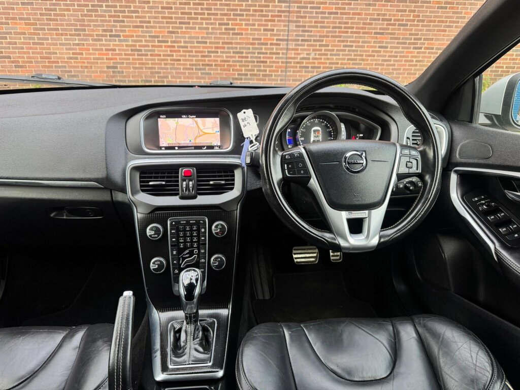 Volvo V40 Hatchback Black #21