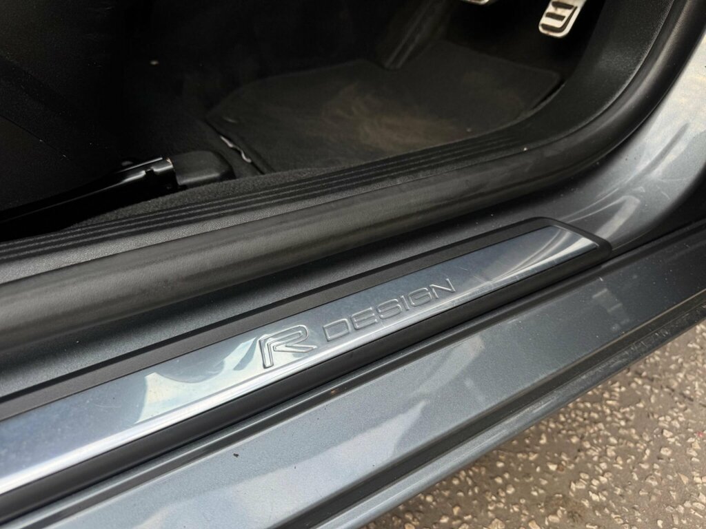 Volvo V40 Hatchback Black #46