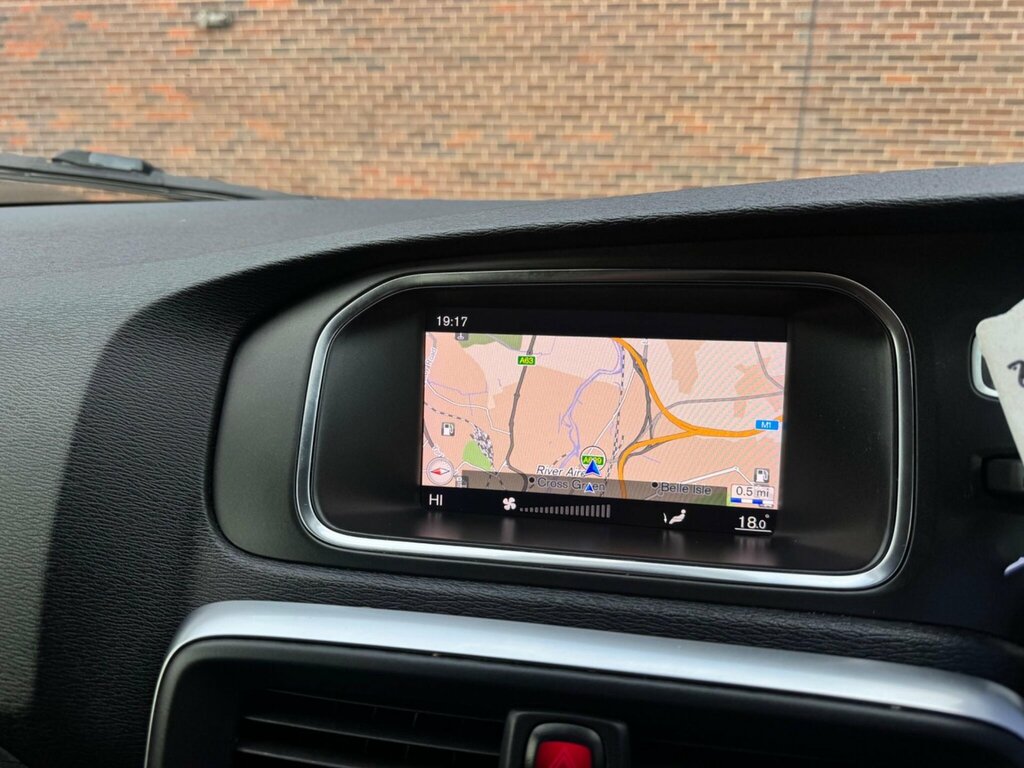 Volvo V40 Hatchback Black #39