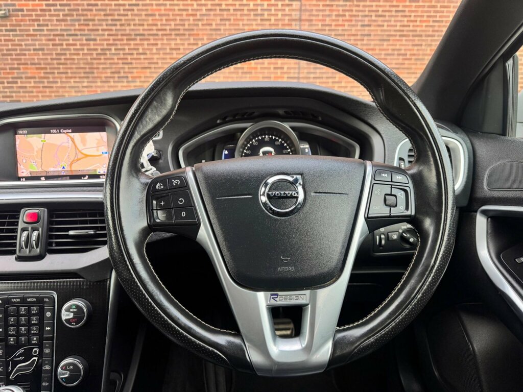 Volvo V40 Hatchback Black #41
