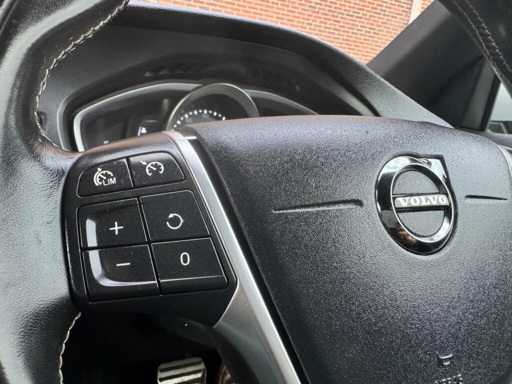 Volvo V40 Hatchback Black #29