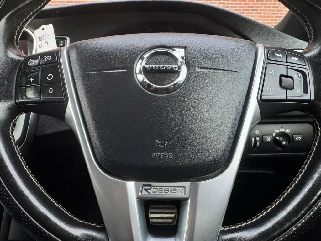 Volvo V40 Hatchback Black #42