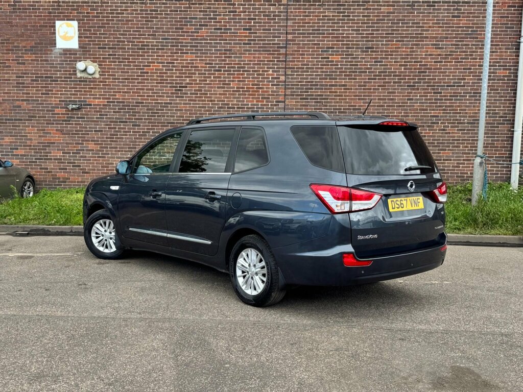 SsangYong Turismo 2.2D Ex Mpv Euro 6 178 Ps Silver #4